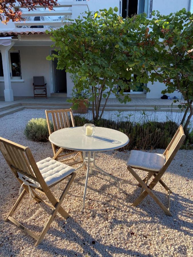 Appartement Rez De Villa Proche Port Et Plages De Sanary Exterior foto