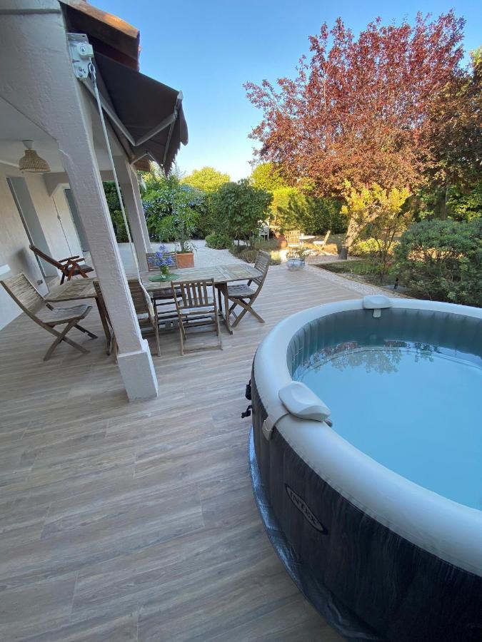Appartement Rez De Villa Proche Port Et Plages De Sanary Exterior foto