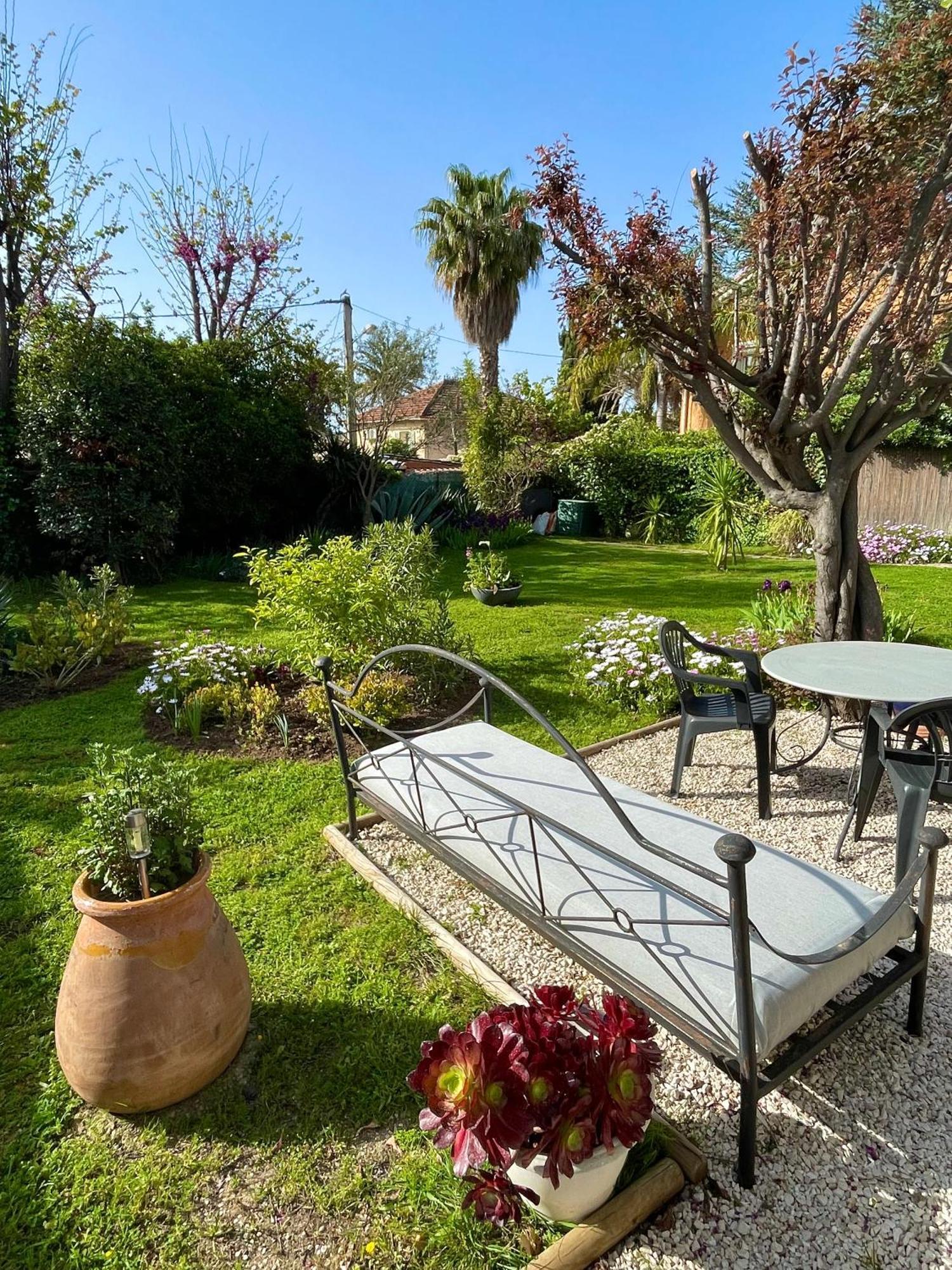 Appartement Rez De Villa Proche Port Et Plages De Sanary Exterior foto